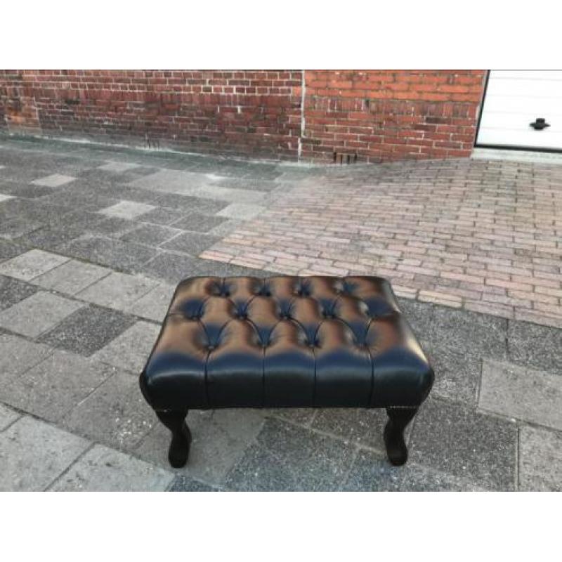 Mooie Chesterfield hocker