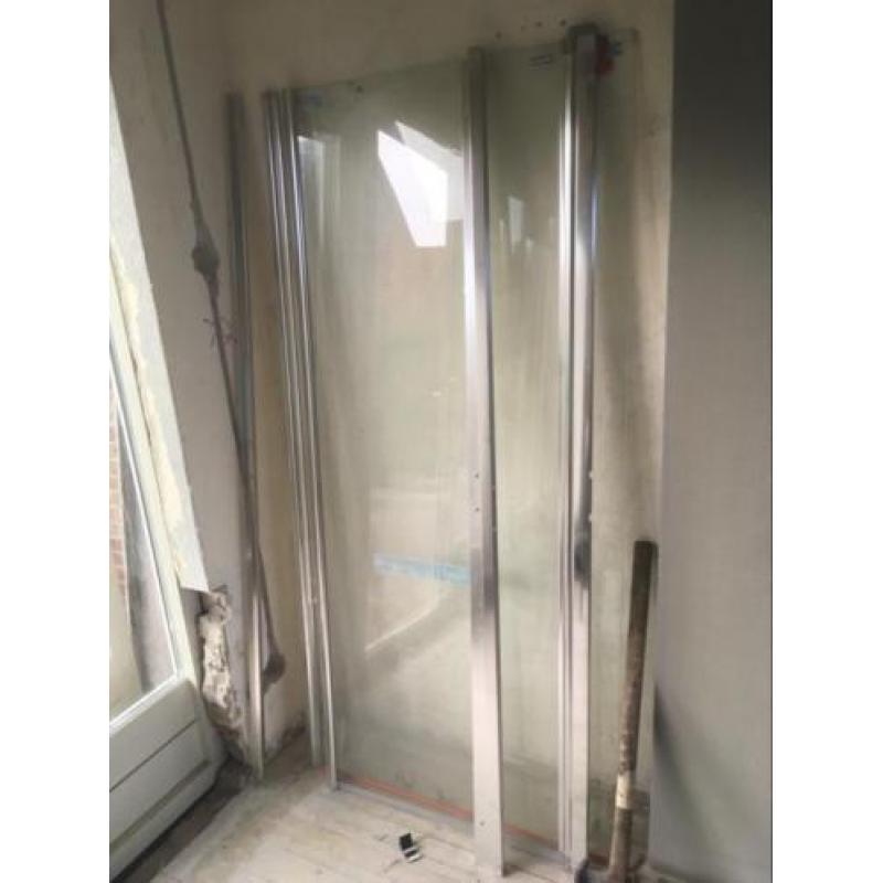 Douchedeur met vaste wand