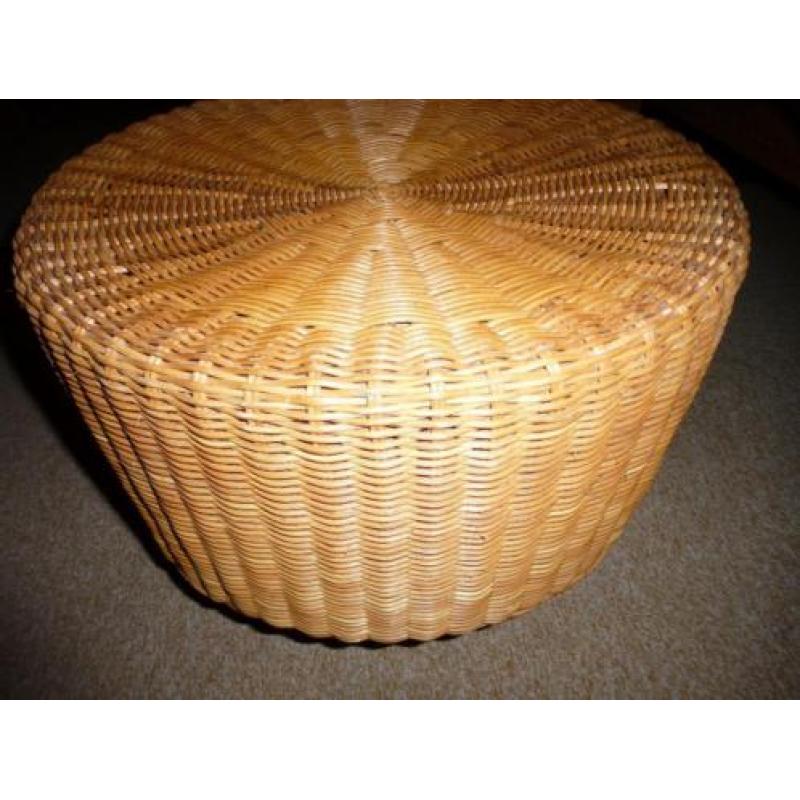 rieten poef bijzet tafel