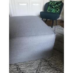 hocker / poef grijs, zo goed als nieuw!