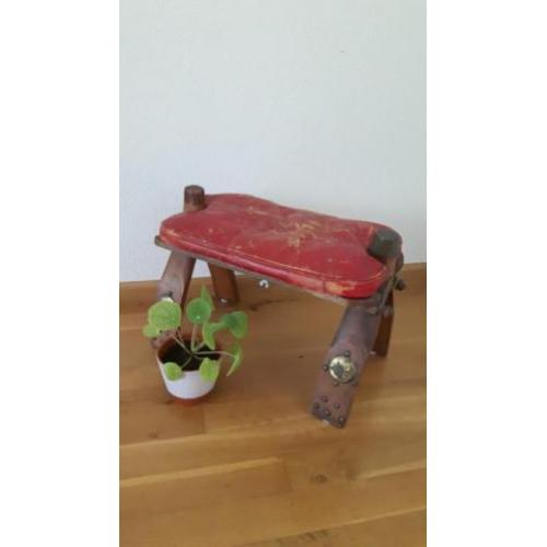 retro vintage kamelenkruk, voetenbankje