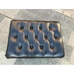 Mooie Chesterfield hocker
