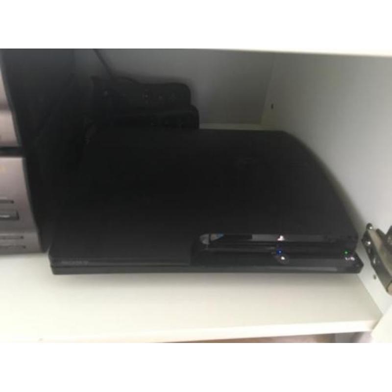 Ps3 320gb + 2 controllers (met sleeves) + 16 spellen