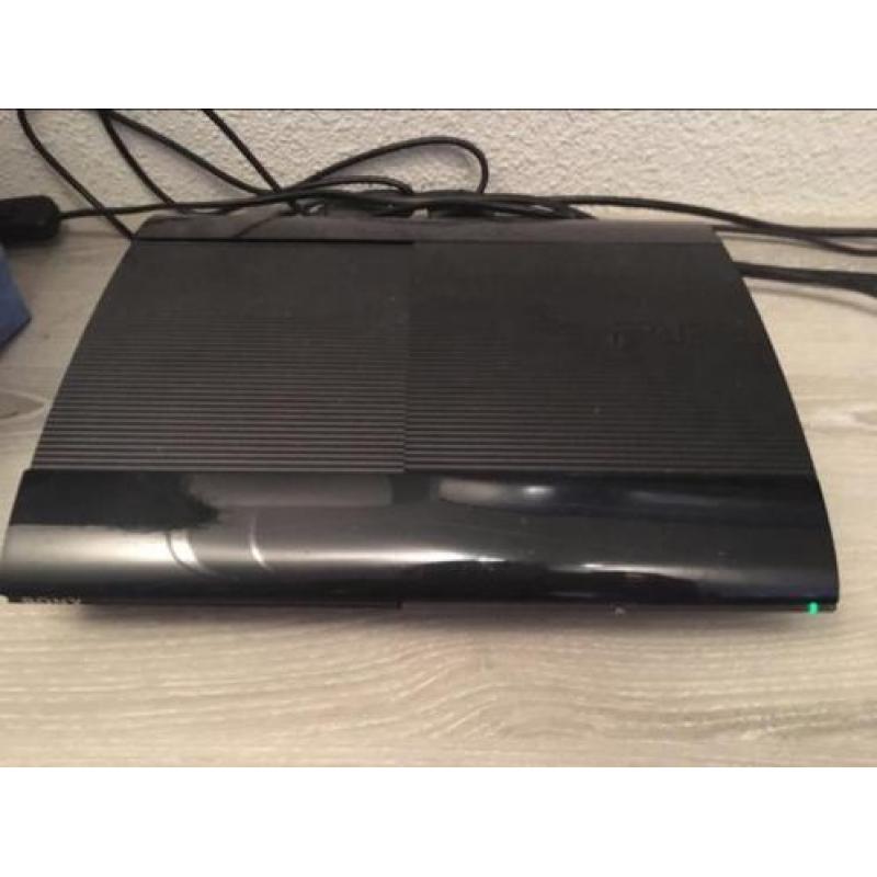 PlayStation 3 + 2 controllers + 8 games
