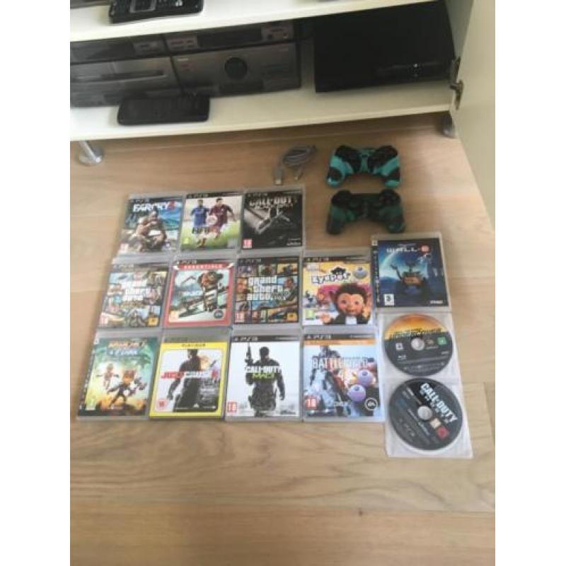 Ps3 320gb + 2 controllers (met sleeves) + 16 spellen