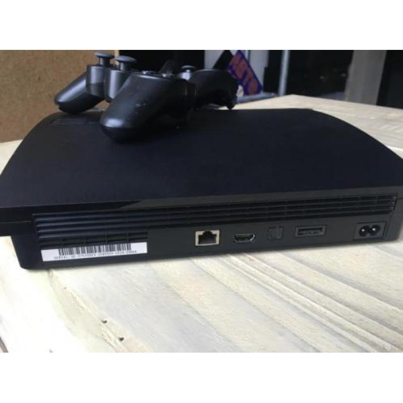 playstation 3 met 2 controllers en 3 spellen