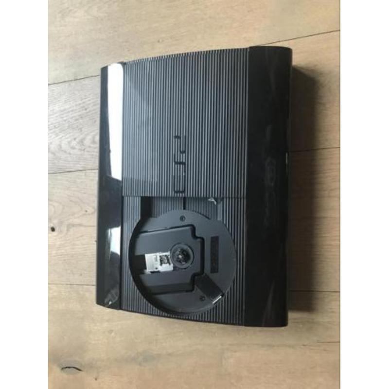 Sony PlayStation 3 slim console. 2 controllers en 500GB