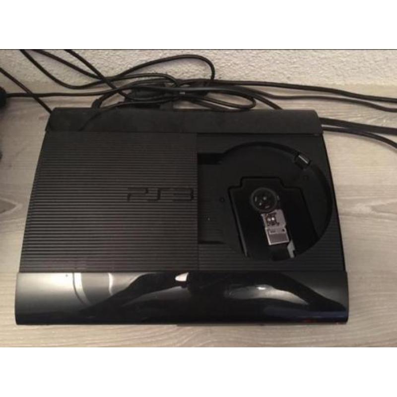 PlayStation 3 + 2 controllers + 8 games